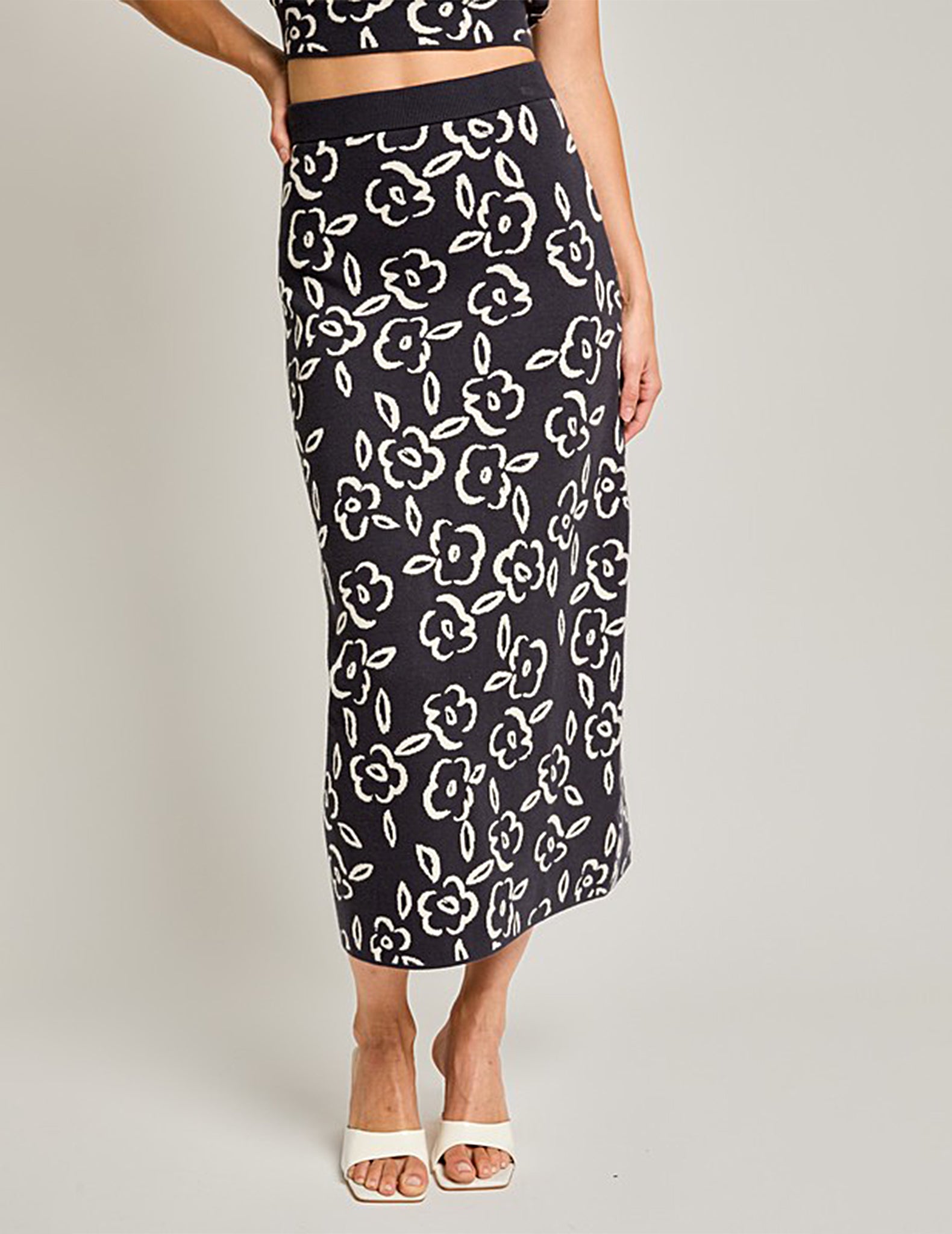 Long floral knit skirt hotsell