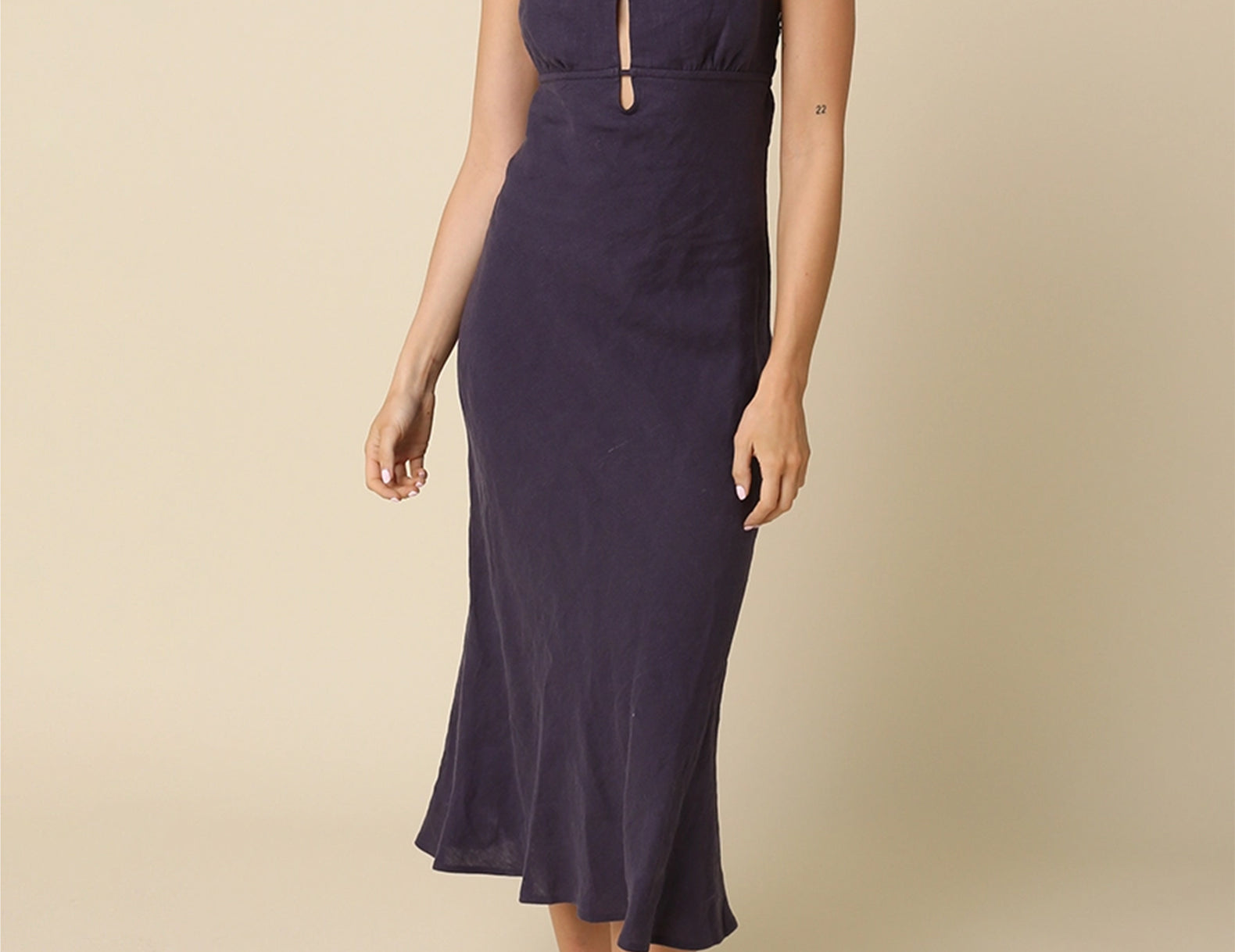 Elena Linen Backless Dress – Cuffs