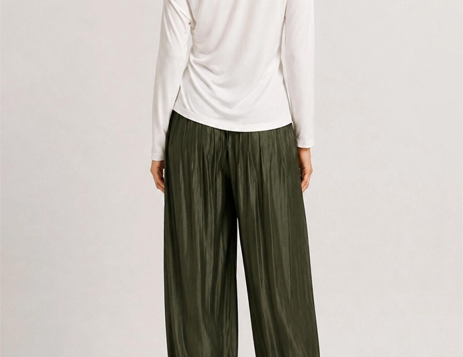Back view of the evergreen balloon pants with elastic waist and cuffs